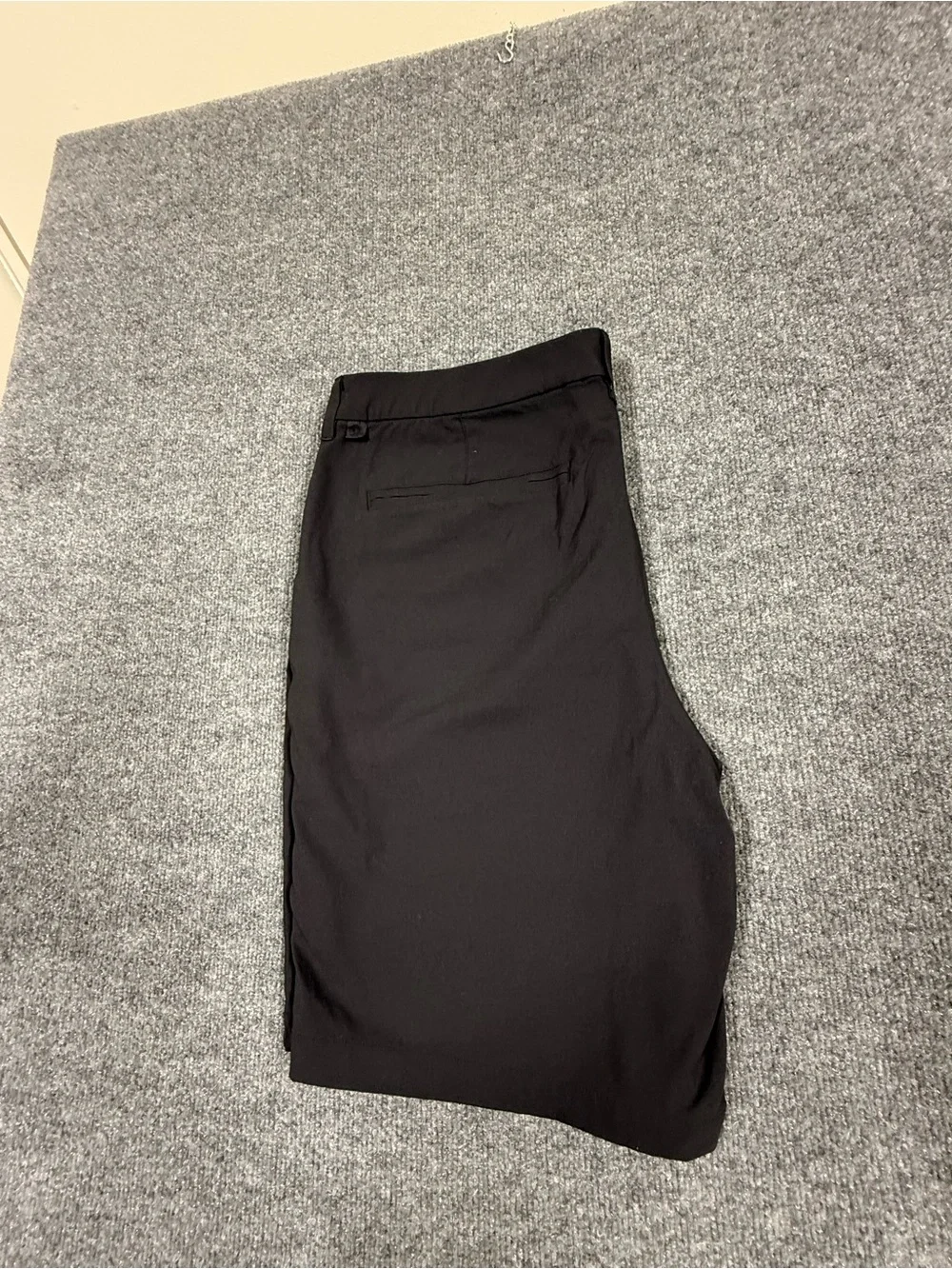 lululemon athletica Men's Black Flat-Front Performance Shorts size 36